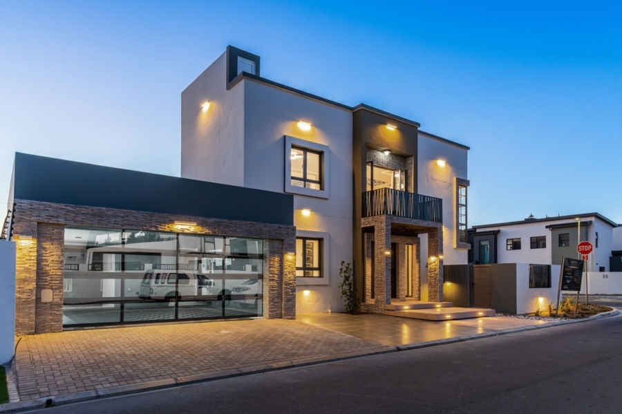 6 Bedroom Property for Sale in Sandown Western Cape